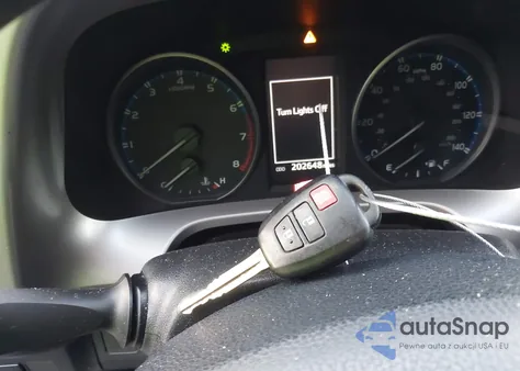 2018 Toyota Rav4 Le z USA, uszkodzony, nr VIN JTMZFREV9JJ731570